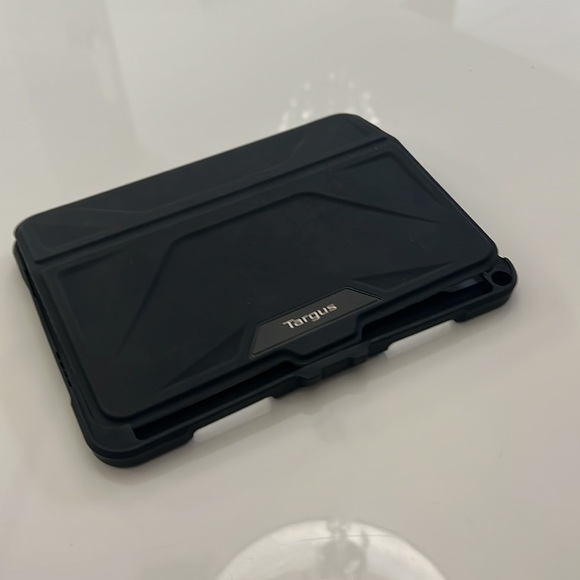 Targus black case for iPad 10th generation 10.9 inch - Picture 3 of 3